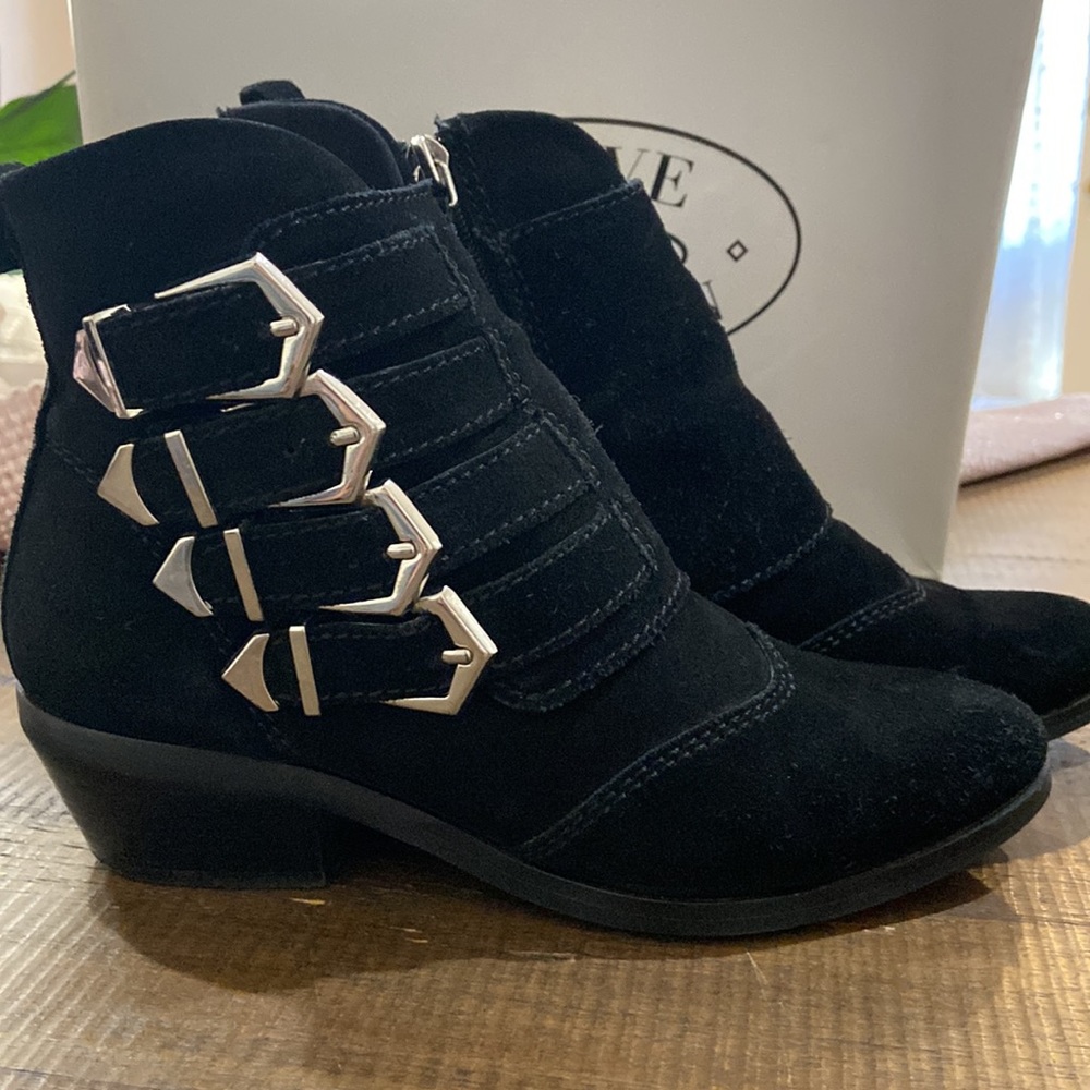 Steve Madden Black Suede Mansfeld Booties Size 5.5